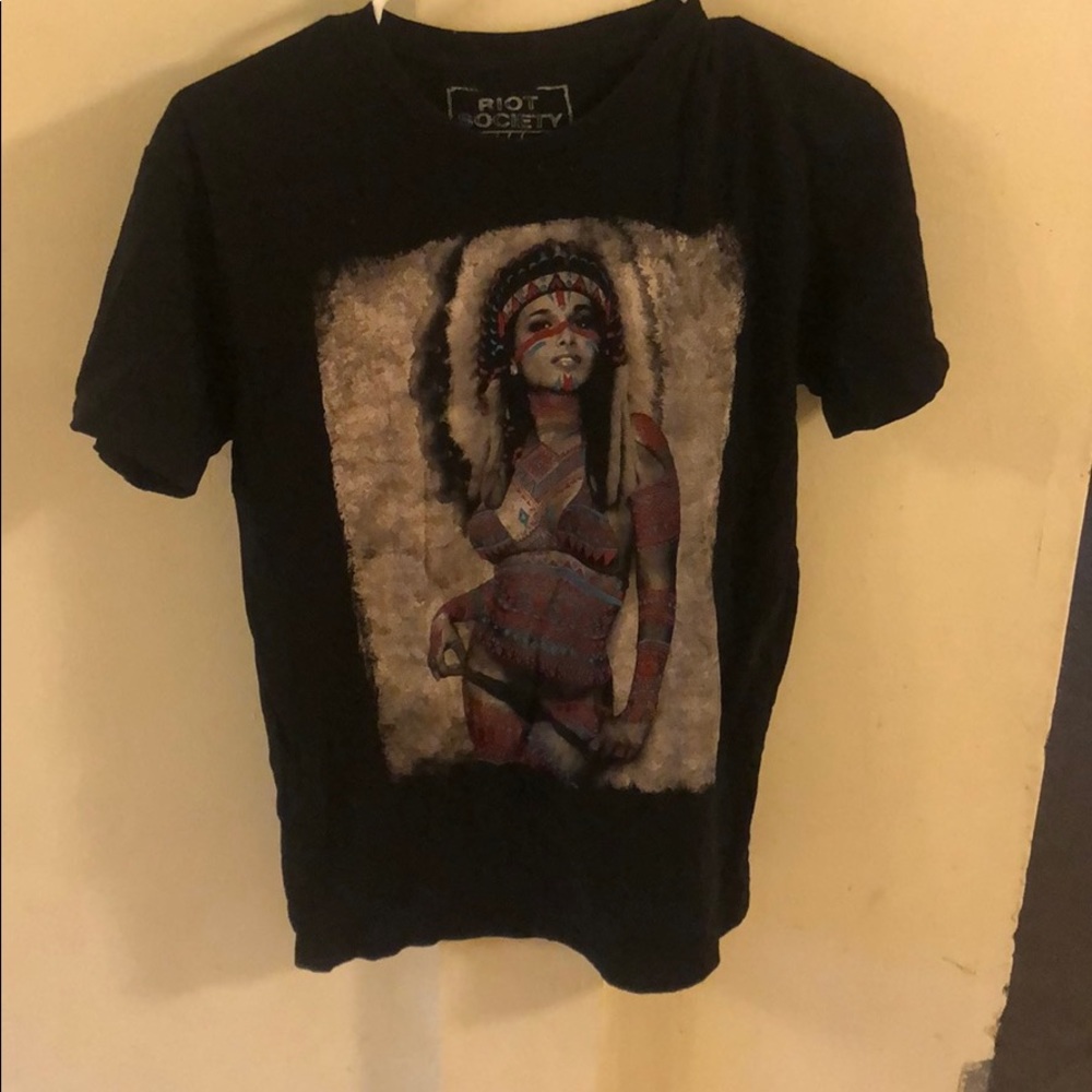 Black t shirt